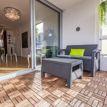 Le Sixieme Ciel Apartment *